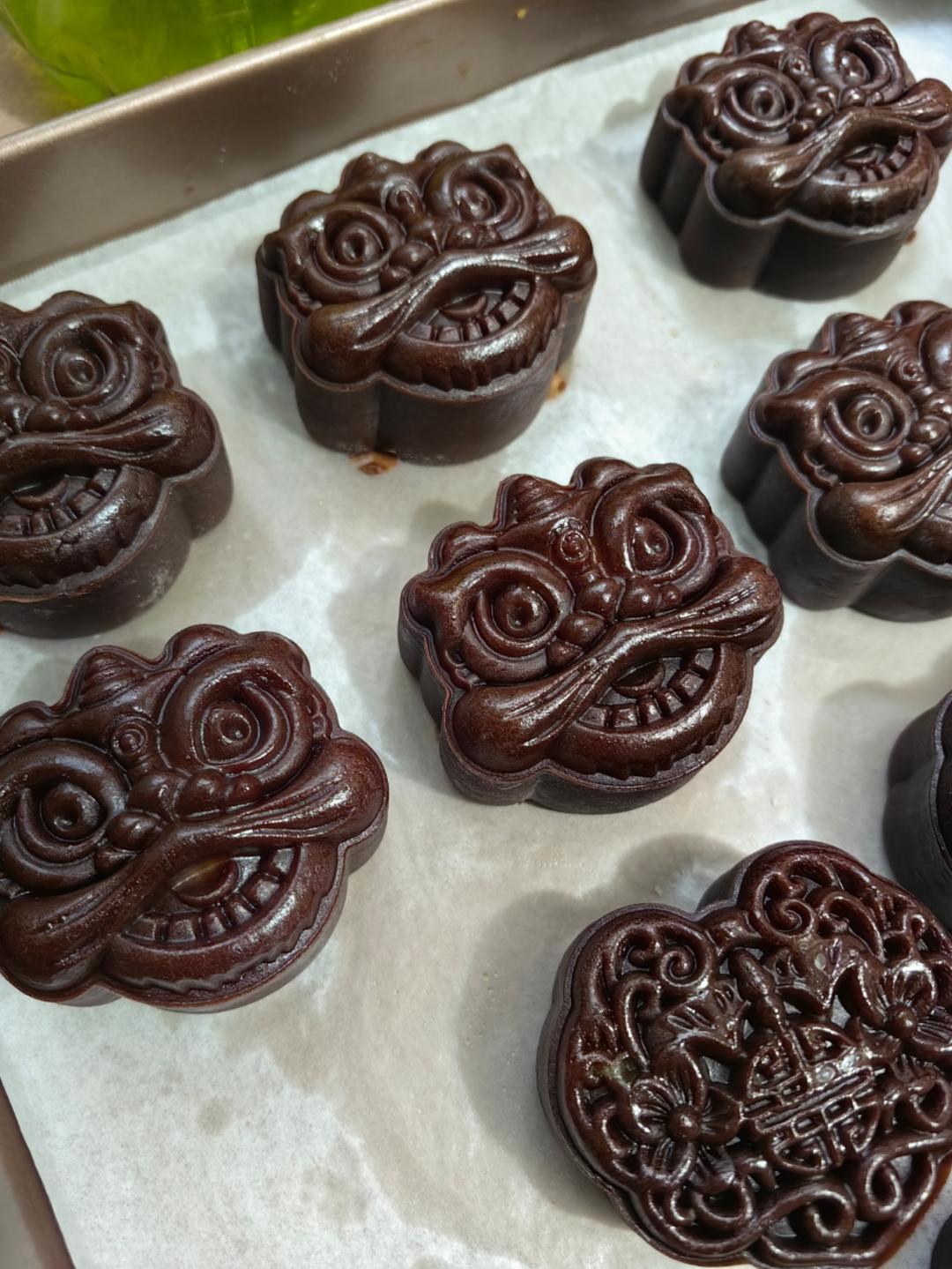 网红黑金广式蛋黄月饼