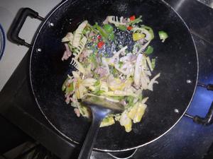 家常下饭菜——肉丝炒春笋的做法 步骤9