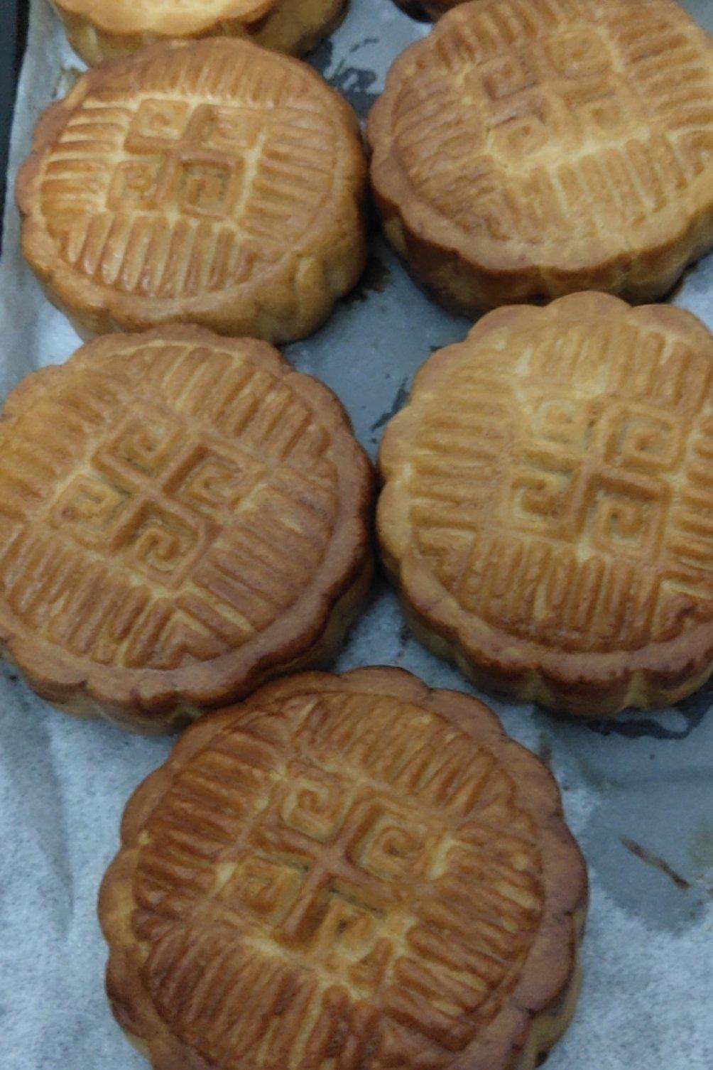 广式月饼－－蛋黄豆沙月饼