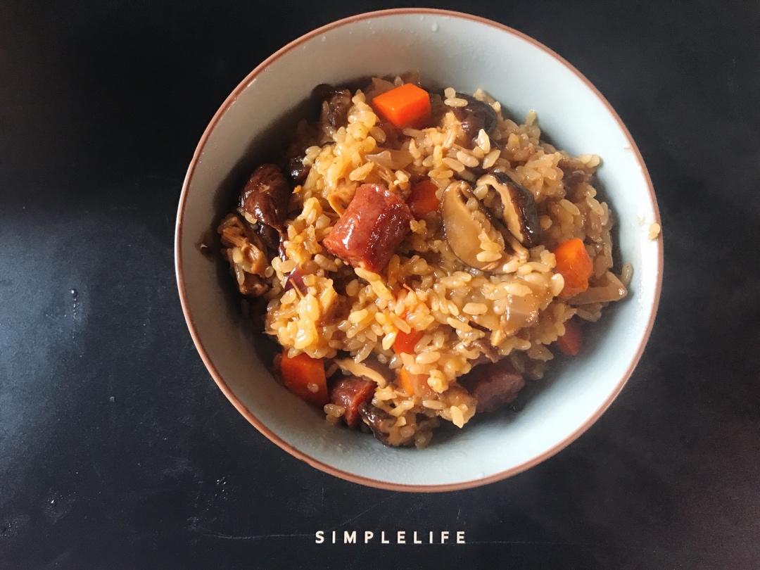 【香菇鸡肉焖饭】