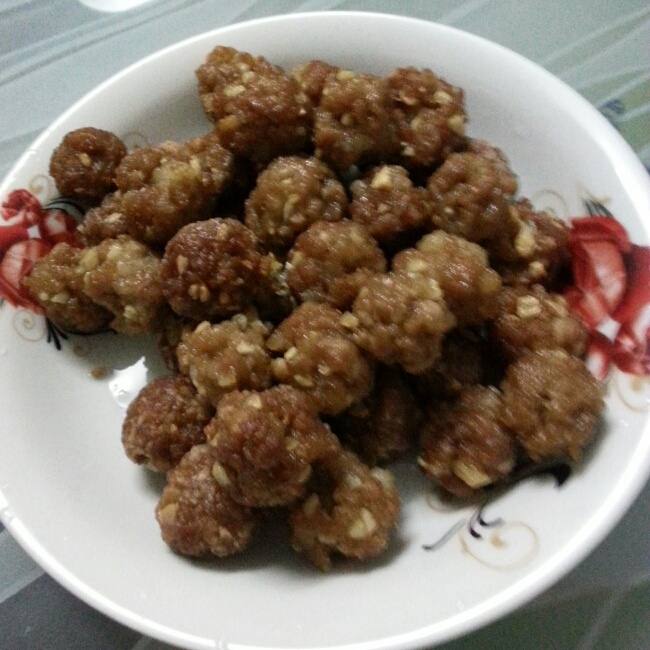 炸猪肉丸子