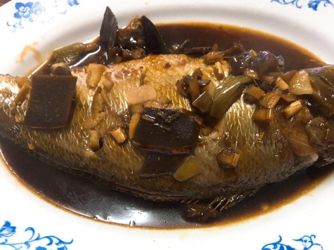 家常焖黄花鱼（香菇冬笋肉丁）