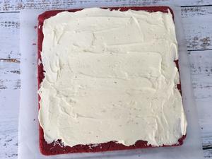 红曲粉就能调出正红色的红丝绒蛋糕卷的做法 步骤13