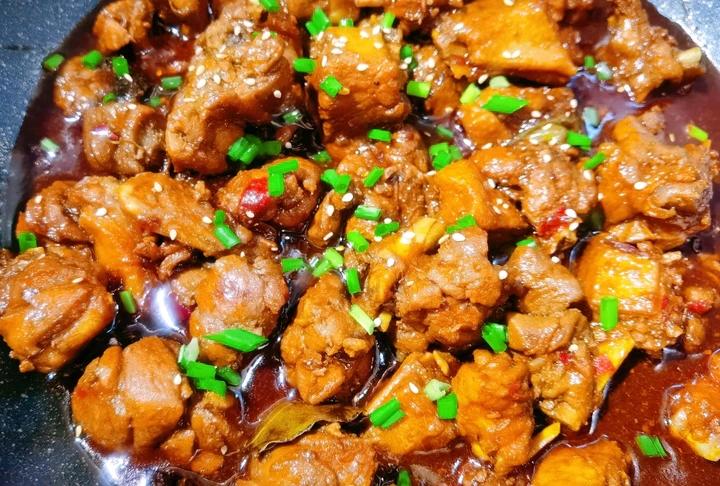 传统正宗的啤酒鸭配方和做法，鲜嫩香浓，只需炒千万不要焯水
