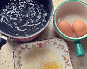 无水蒸蛋，治咳嗽妙方香油鸡蛋水，及3分钟煮蛋。会治病的鸡蛋（二）的做法 步骤1