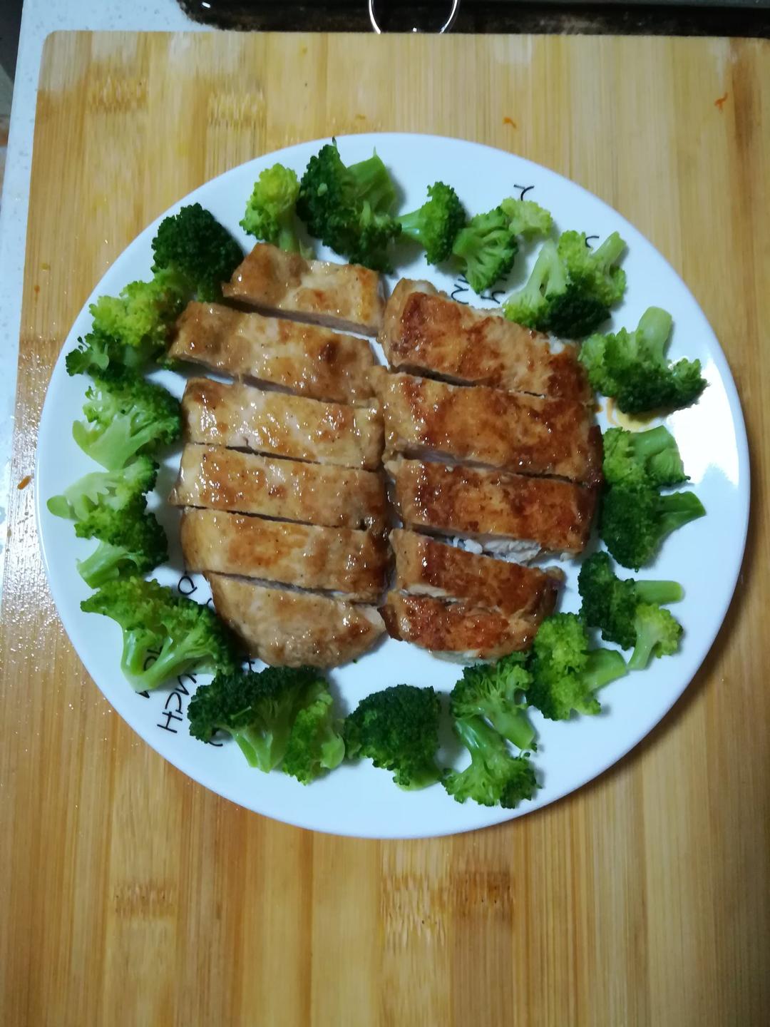 健身厨男版：香煎滑嫩鸡胸肉，全网最流行的鸡胸吃法！