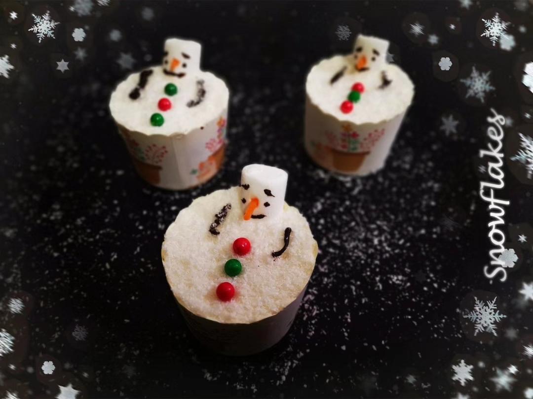 圣诞节雪人杯蛋糕