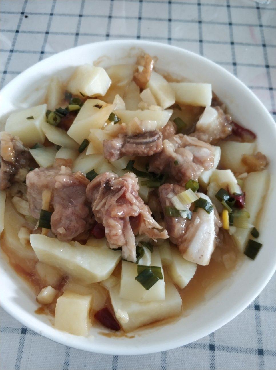 土豆蒸排骨