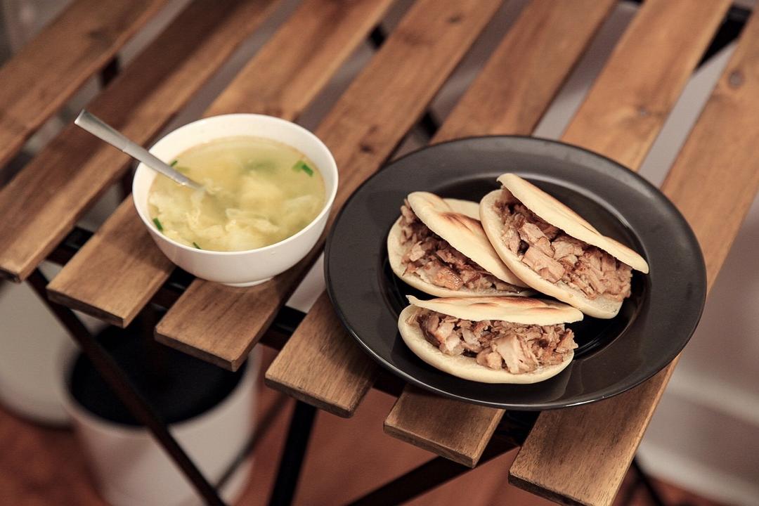 肉夹馍 Rou Jia Mo
