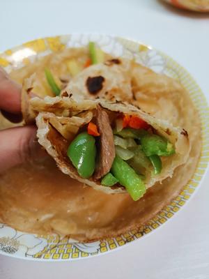 土豆丝卷饼与格瓦斯一起吃味道绝配的做法 步骤7