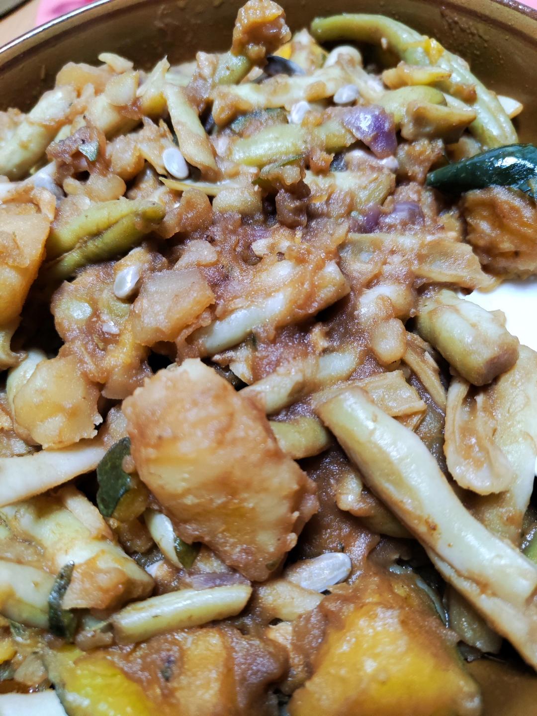 东北家常炖菜土豆南瓜炖豆角