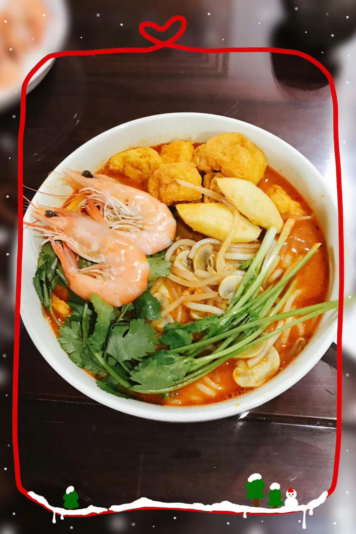 新加坡叻沙面：夏天就要吃这种重口味的面，鲜爽！