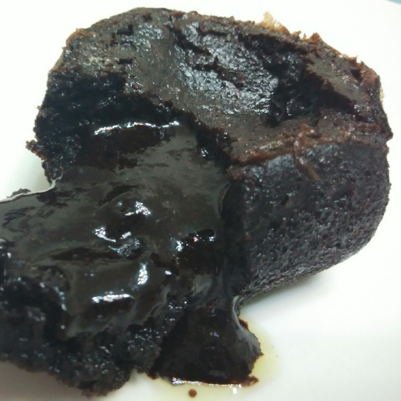 爆浆的巧克力凹蛋糕