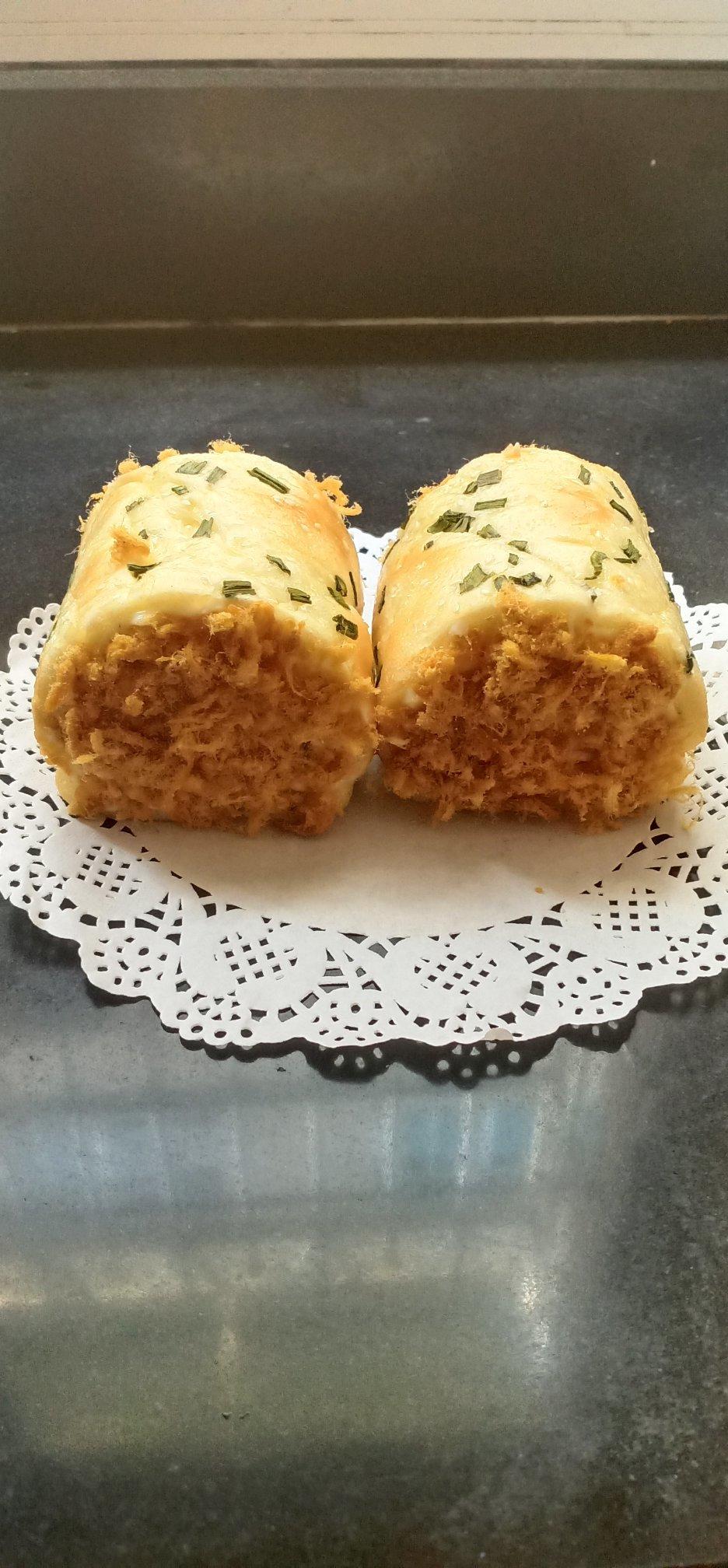 香葱肉松沙拉酱                              面包卷