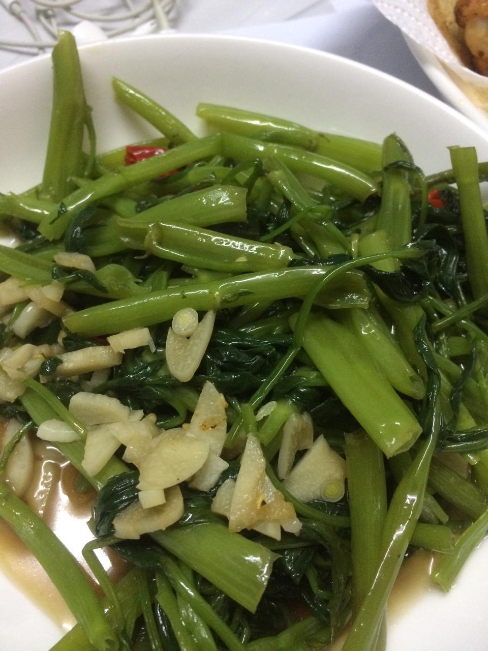 #从生菜通心菜入手教你炒出青爽脆绿的叶菜#