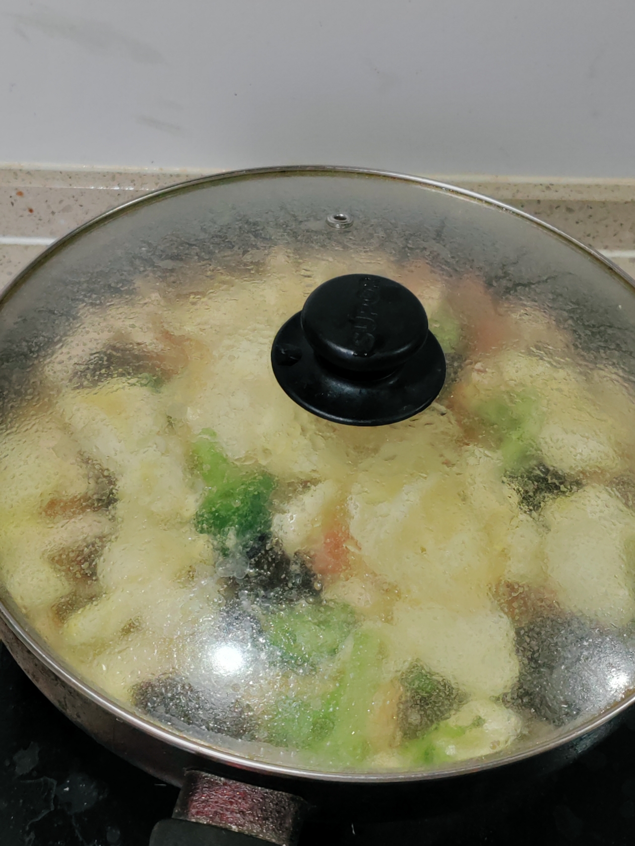 豆腐鲜虾菇菌汤