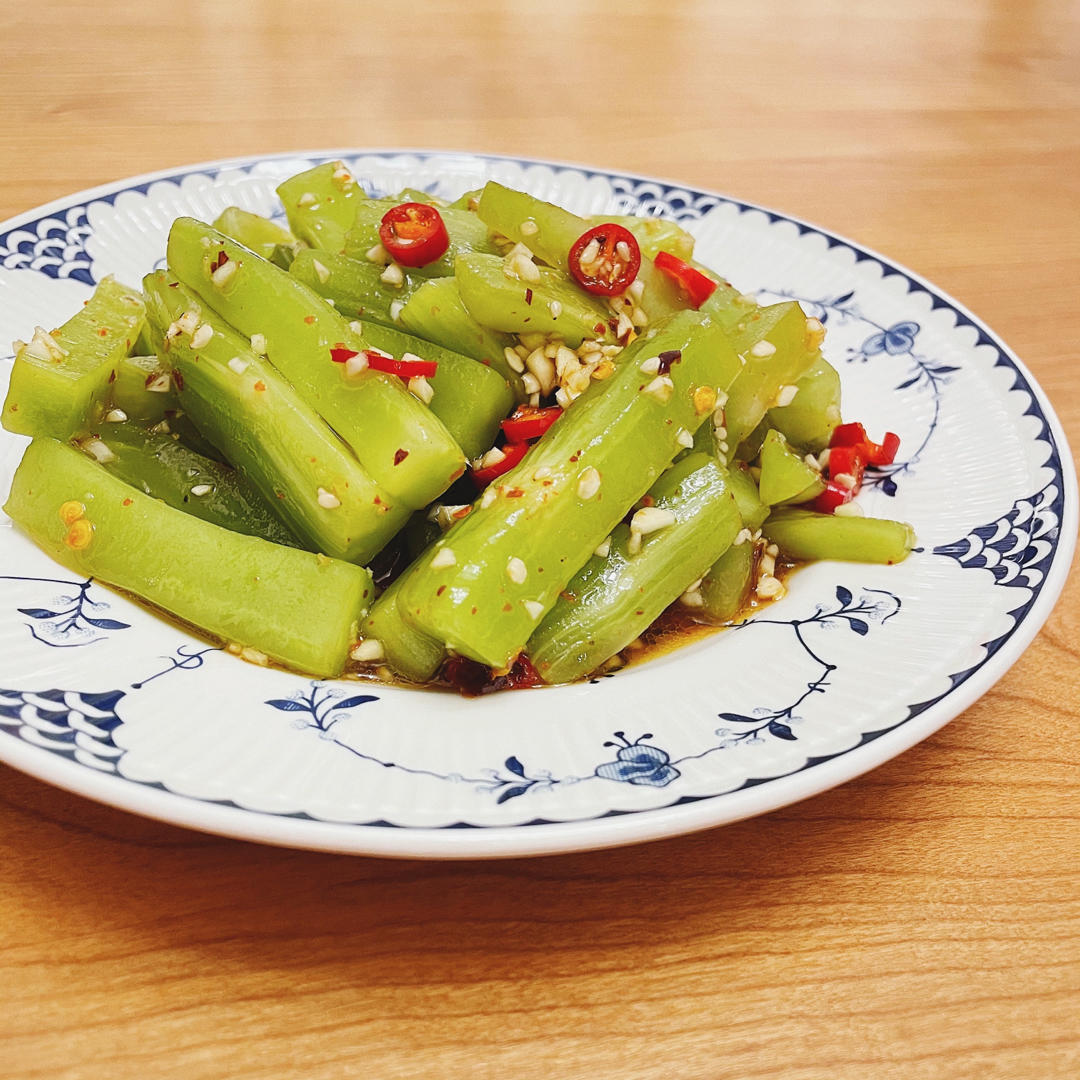 运动损伤体验家做的脆腌青笋完全不用开火的小凉菜