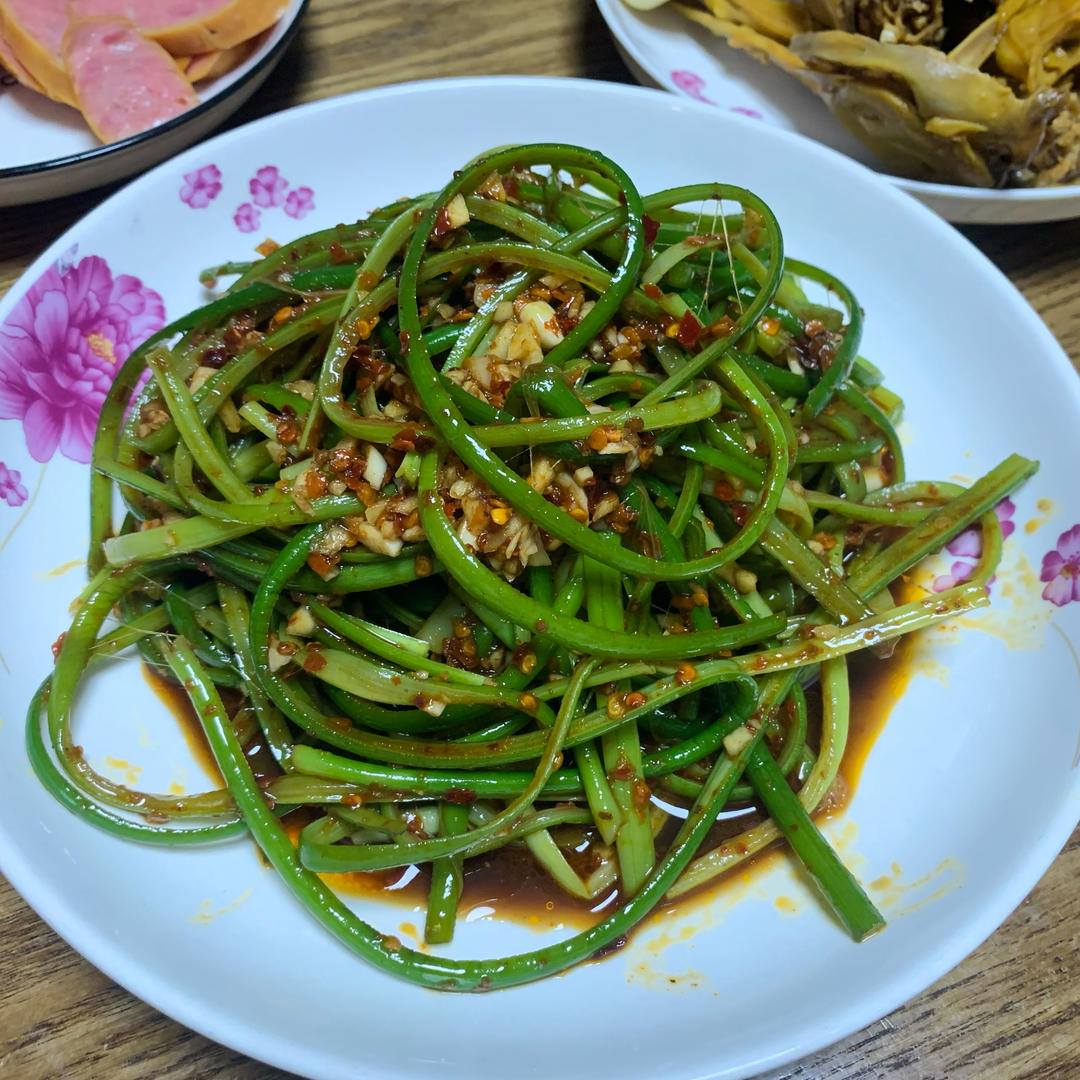 湖南口味凉拌手撕蒜苔
