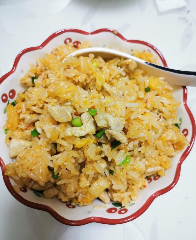 超级简单的泡菜炒饭哦～