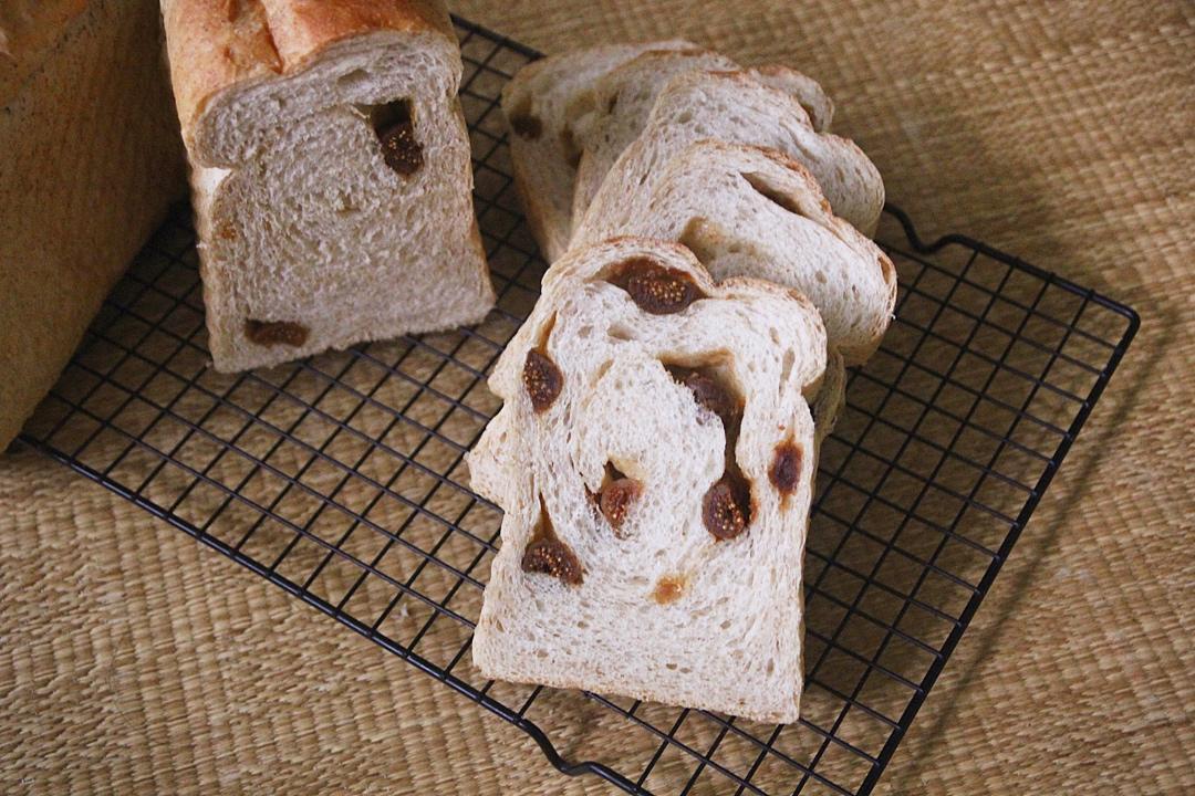 无花果黑麦吐司