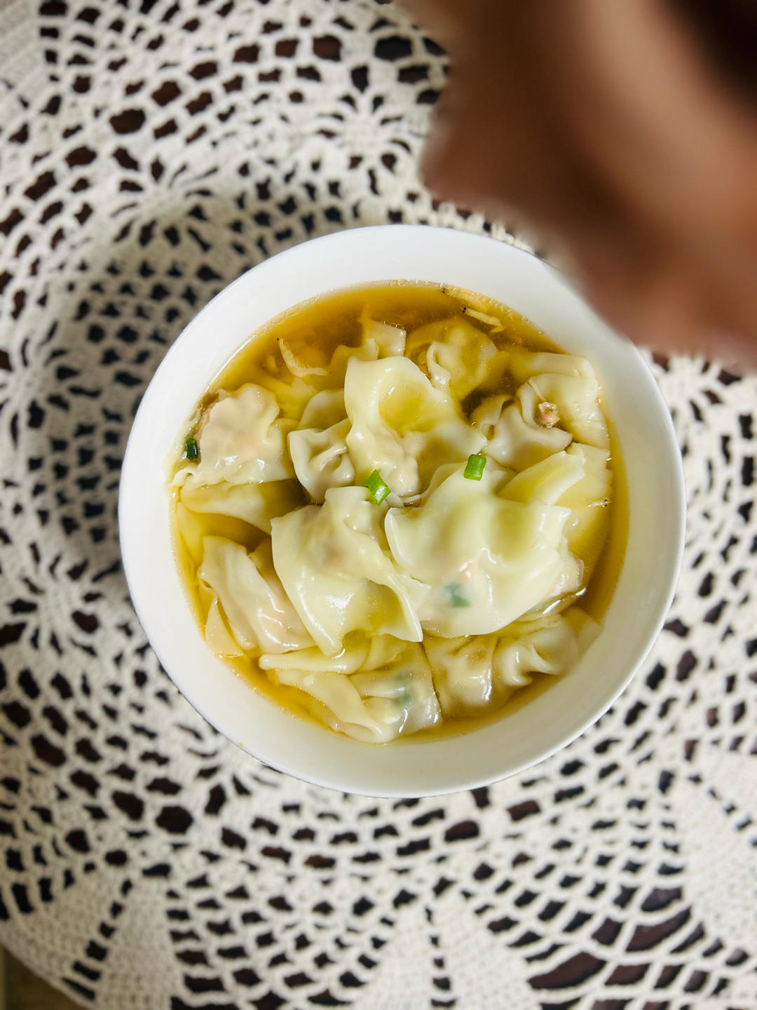 鲜掉眉毛三文鱼馄饨