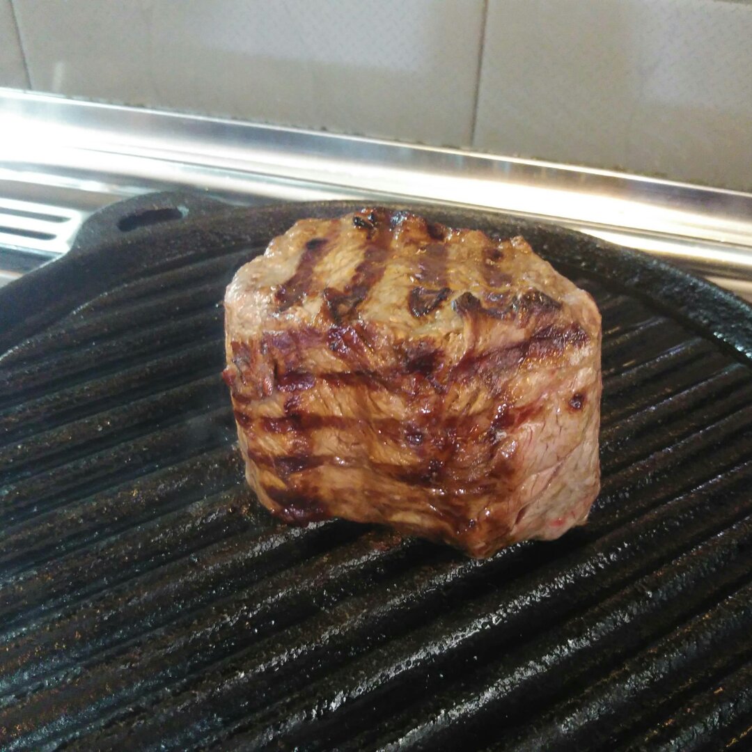 四分钟煎好一块鲜嫩多汁的牛排