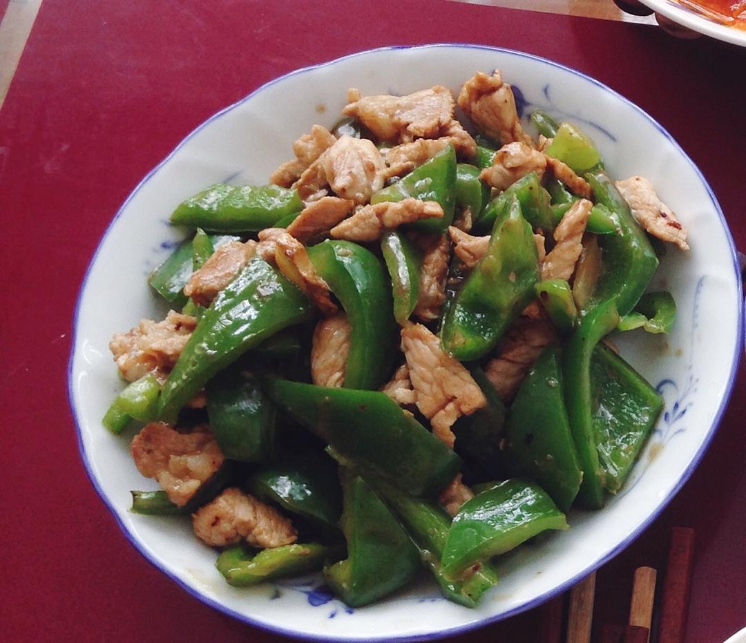 菜椒炒肉的做法