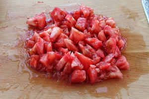 番茄虾仁疙瘩汤这样做太好吃了！的做法 步骤2