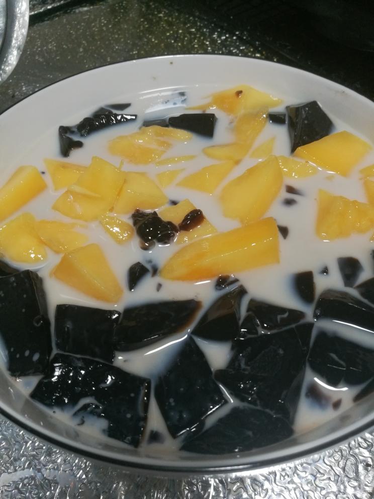 椰汁芒果烧仙草的做法