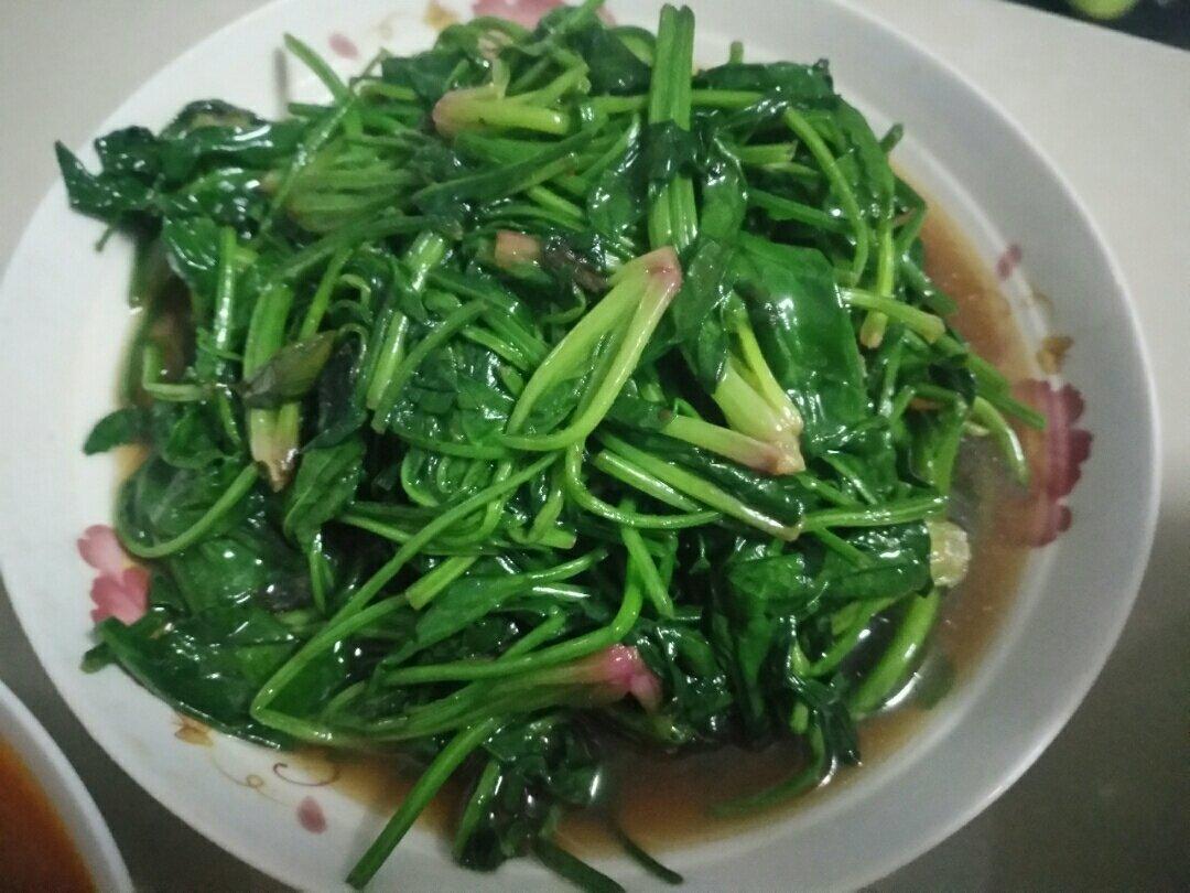不涩口又嫩的清炒菠菜