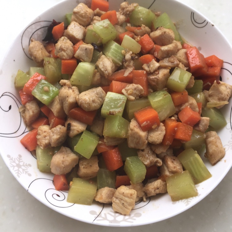 青笋炒鸡丁