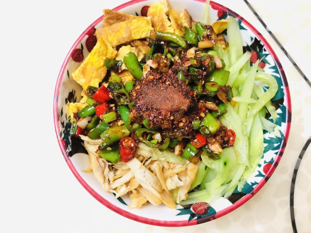 快手减脂餐❗️爆好吃的凉拌鸡丝荞麦面