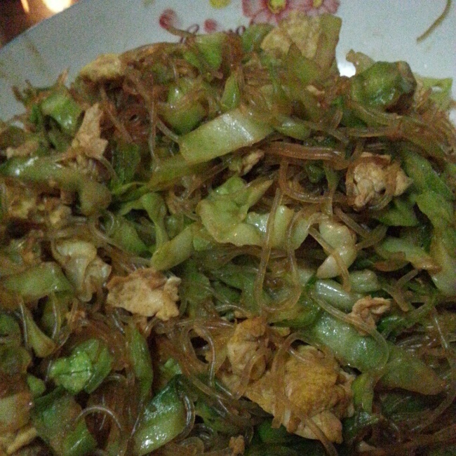 包菜粉丝炒鸡蛋