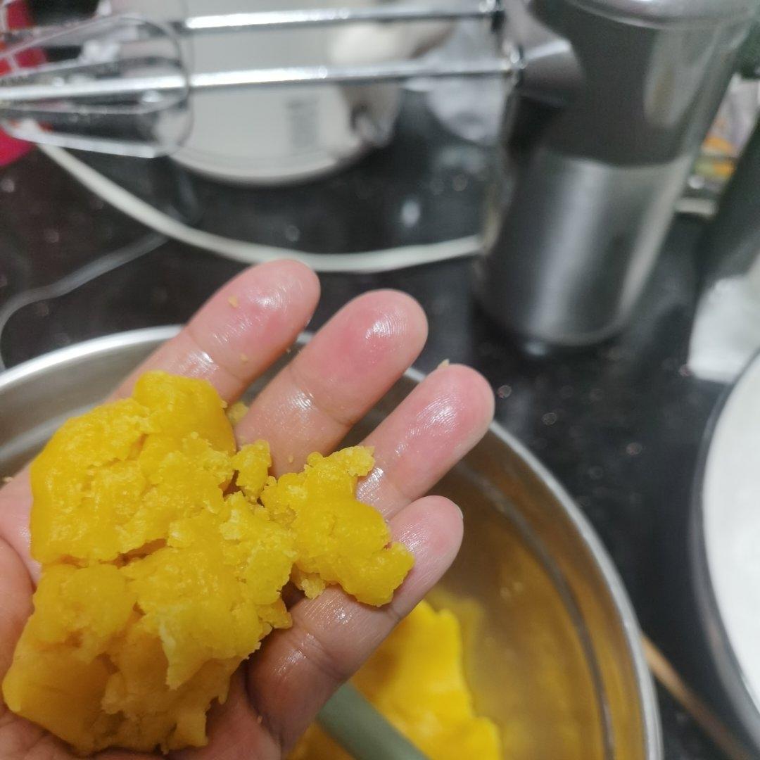 金沙奶黄流心月饼