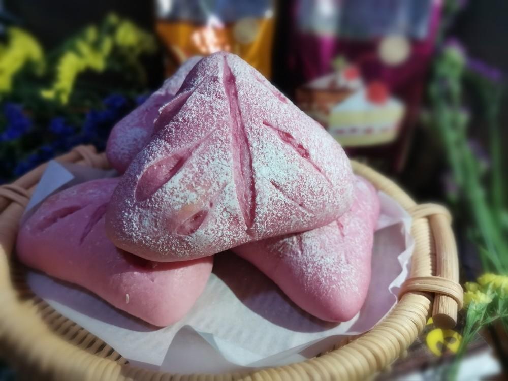 粉色少女心椰蓉软欧的做法