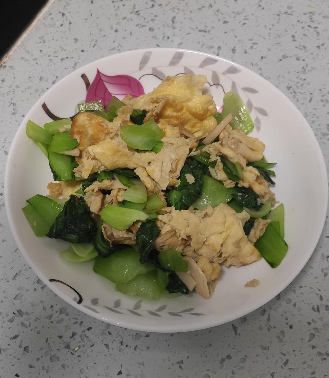 这么操作，油菜炒鸡蛋超好吃