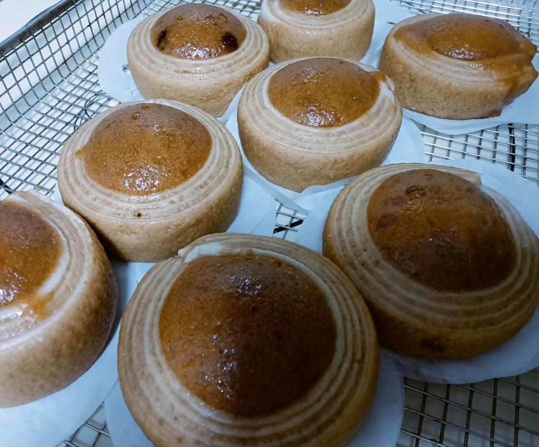 复刻最近很火的黑珍珠馒头~q弹的红糖马拉糕搭配松软的馒头，两种口感组合也太好吃了吧！