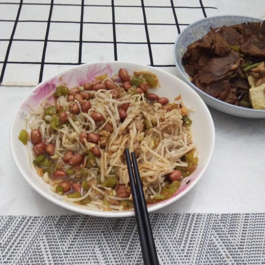 凉拌金针菇
