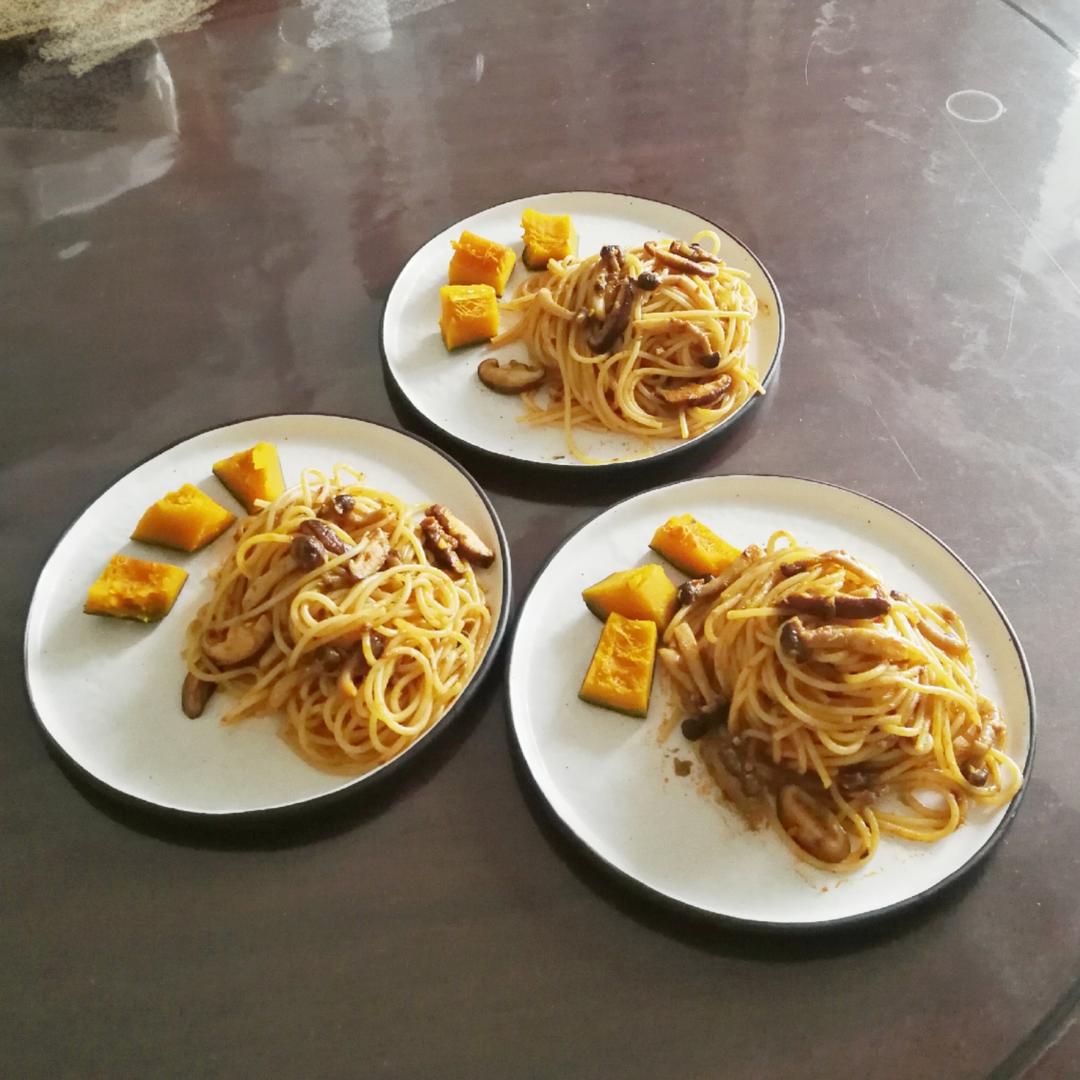 茄汁鲭鱼蘑菇意面