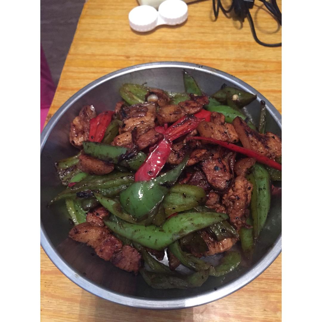 家常青椒干煸五花肉