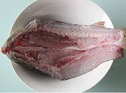秘制长江子鱼的做法 步骤3