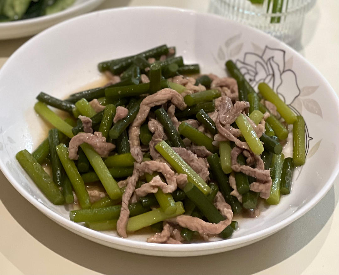 简单易做的下饭菜－蒜苔炒肉