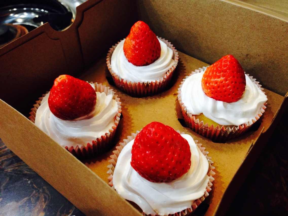 杯子草莓蛋糕cupcake