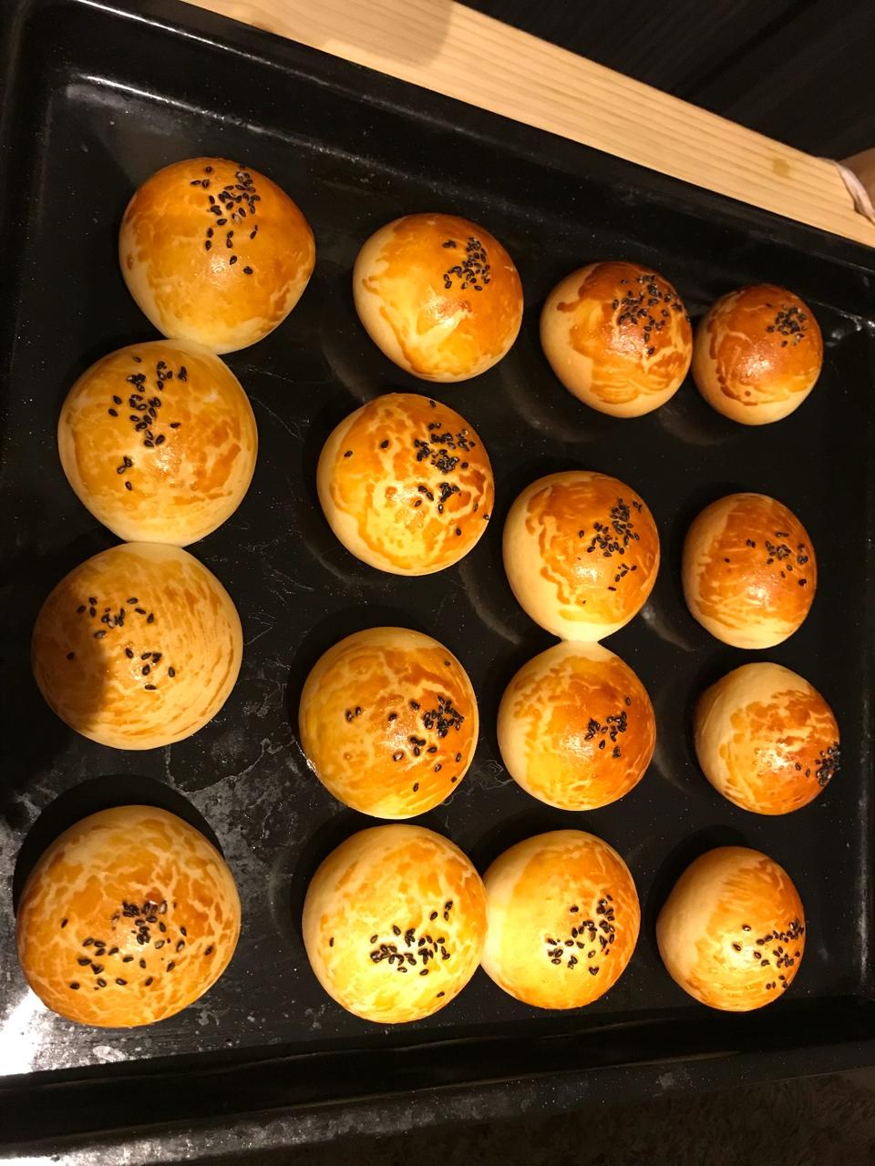 大人小孩都爱不释口的【蜂蜜牛奶小餐包】