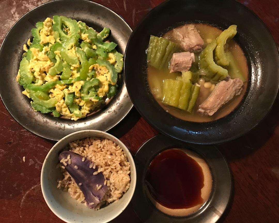 大口吃肉