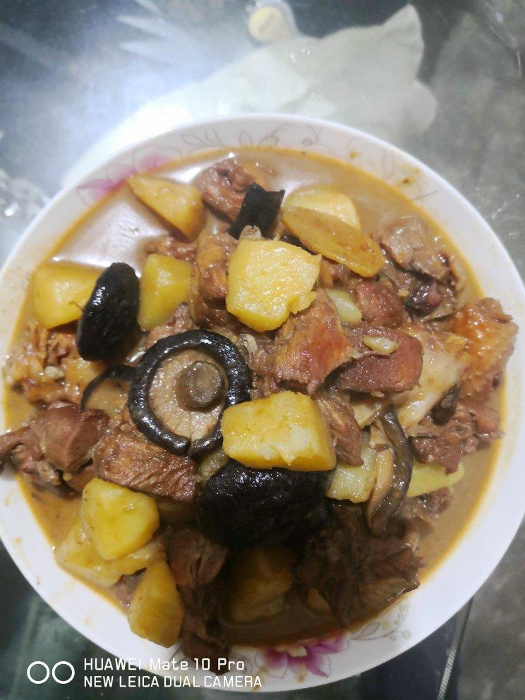 超级下饭土豆香菇炖鸡腿