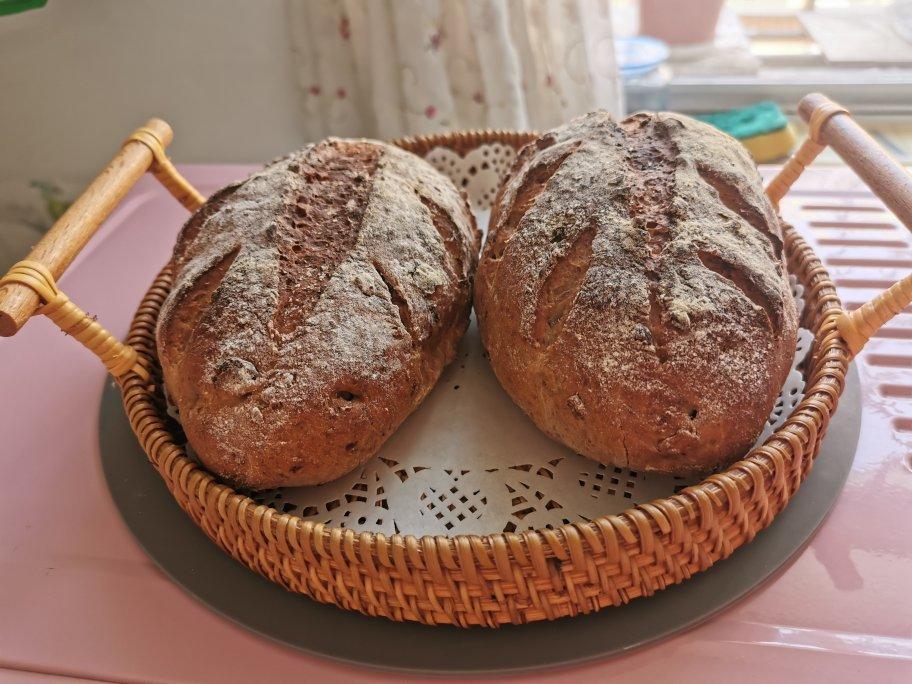 全麦蔓越莓核桃软欧包