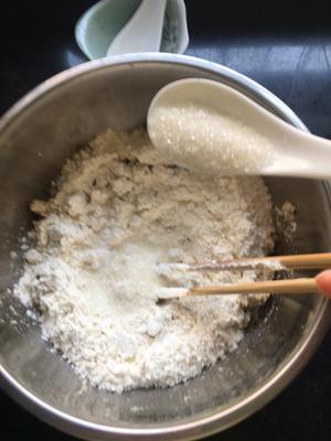 豆渣馒头，打豆浆豆渣不要扔，加面粉揉面，做健康好吃的粗粮馒头！物尽其用！完美！的做法 步骤4