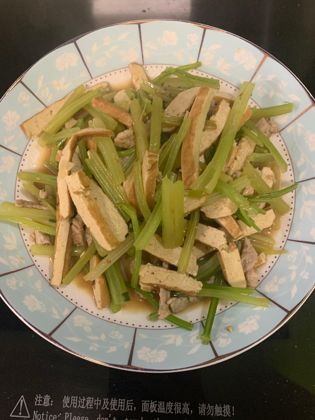 芹菜香干炒肉丝