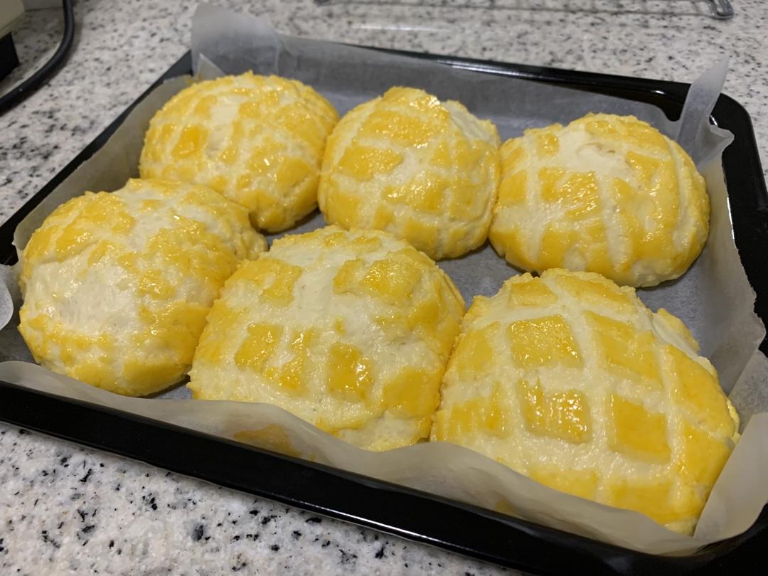 好吃到炸裂的港式菠萝包（附带制作酥皮的小视频）